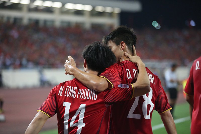 Chiếu chậm khoảnh khắc ăn mừng đầy cảm xúc của Công Phượng-7