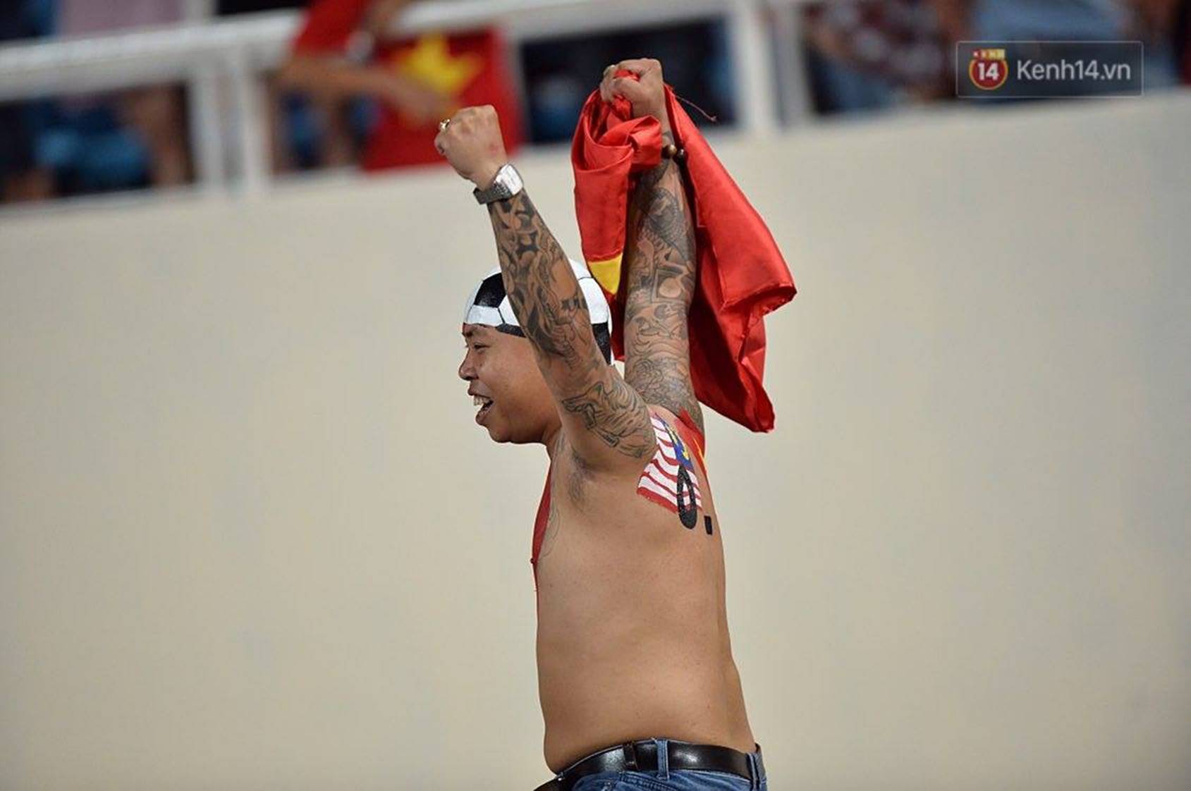 Chiếc lưng tiên tri đoán trúng phóc chiến thắng 2 - 0 của tuyển Việt Nam trước Malaysia-2