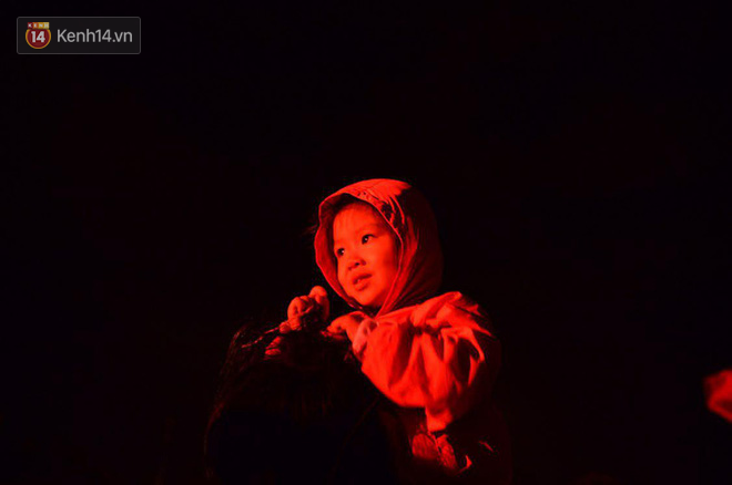 Hàng triệu CĐV cả nước ùa ra đường ăn mừng sau chiến thắng 2-0 của đội tuyển Việt Nam trước Malaysia-25