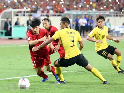 Anh dũng trên sân cỏ nhưng không thể ngờ Cuồng Phong Công Phượng lại diện quần rách-10