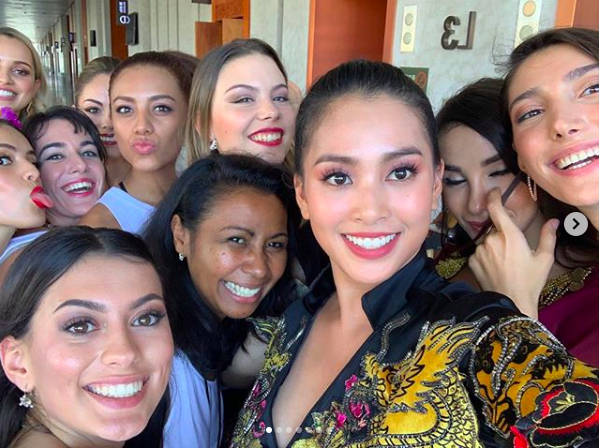 HH Tiểu Vy make up đẹp xuất sắc, lấn át cả dàn thí sinh quốc tế tại Miss World 2018-9