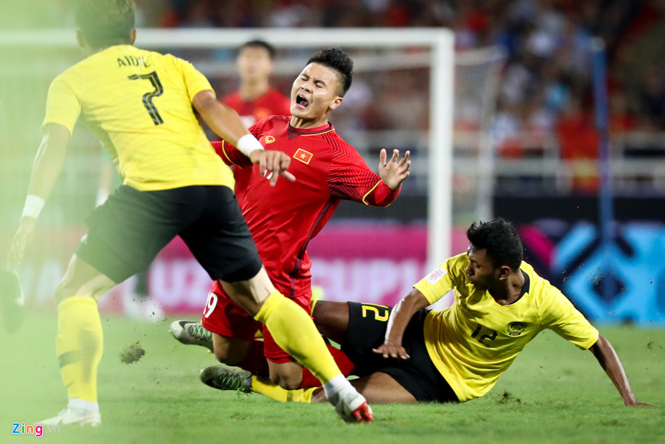 Trợ lý đẩy HLV Park Hang-seo về cabin vì sợ án phạt từ trọng tài-3