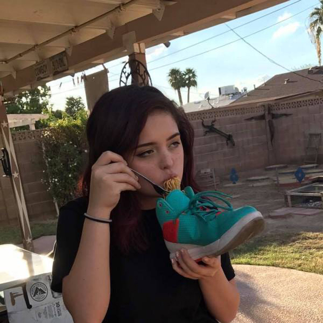 Khoảnh khắc cười rơi nước mắt với con người kỳ quặc-1