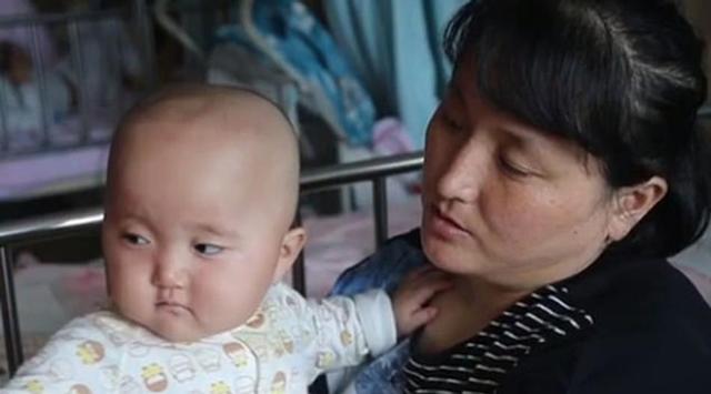 Hai con sinh đôi 11 tháng bị ung thư, mẹ chua xót khi nghe câu: Hãy từ bỏ 1 đứa-2