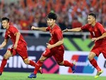 HLV Park Hang-seo liên tục nói không trước món quà của các cầu thủ trước trận gặp Myanmar-7
