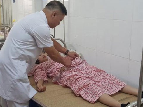 Sau sinh con gần 1 tháng, bác sĩ kinh hoàng nhìn cảnh tượng bên trong bụng bà mẹ Hà Nội