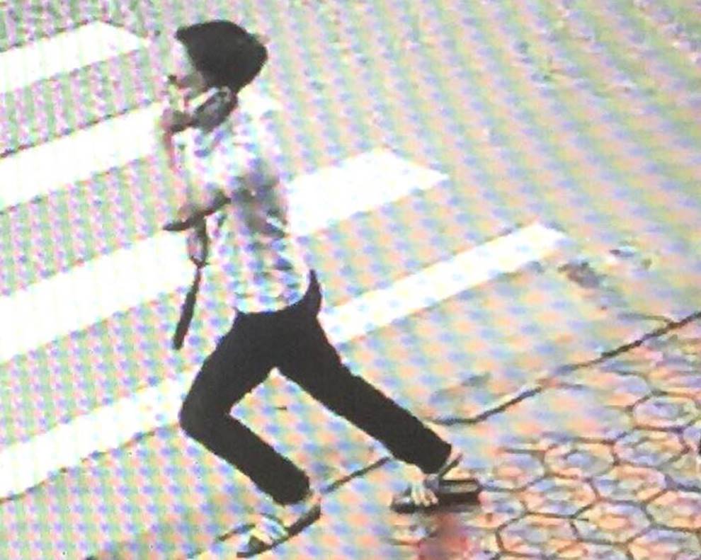 Vụ người đi xe máy chặt tay tài xế ô tô: Lộ diện hình ảnh hung thủ-3