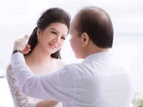 Ca sĩ Đinh Hiền Anh làm lễ cưới với Thứ trưởng Bộ Tài chính