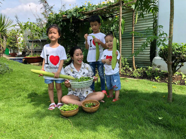 Vườn rau xanh tươi mơn mởn trong biệt thự tiền tỷ do chồng Ốc Thanh Vân trồng tặng 4 mẹ con-2