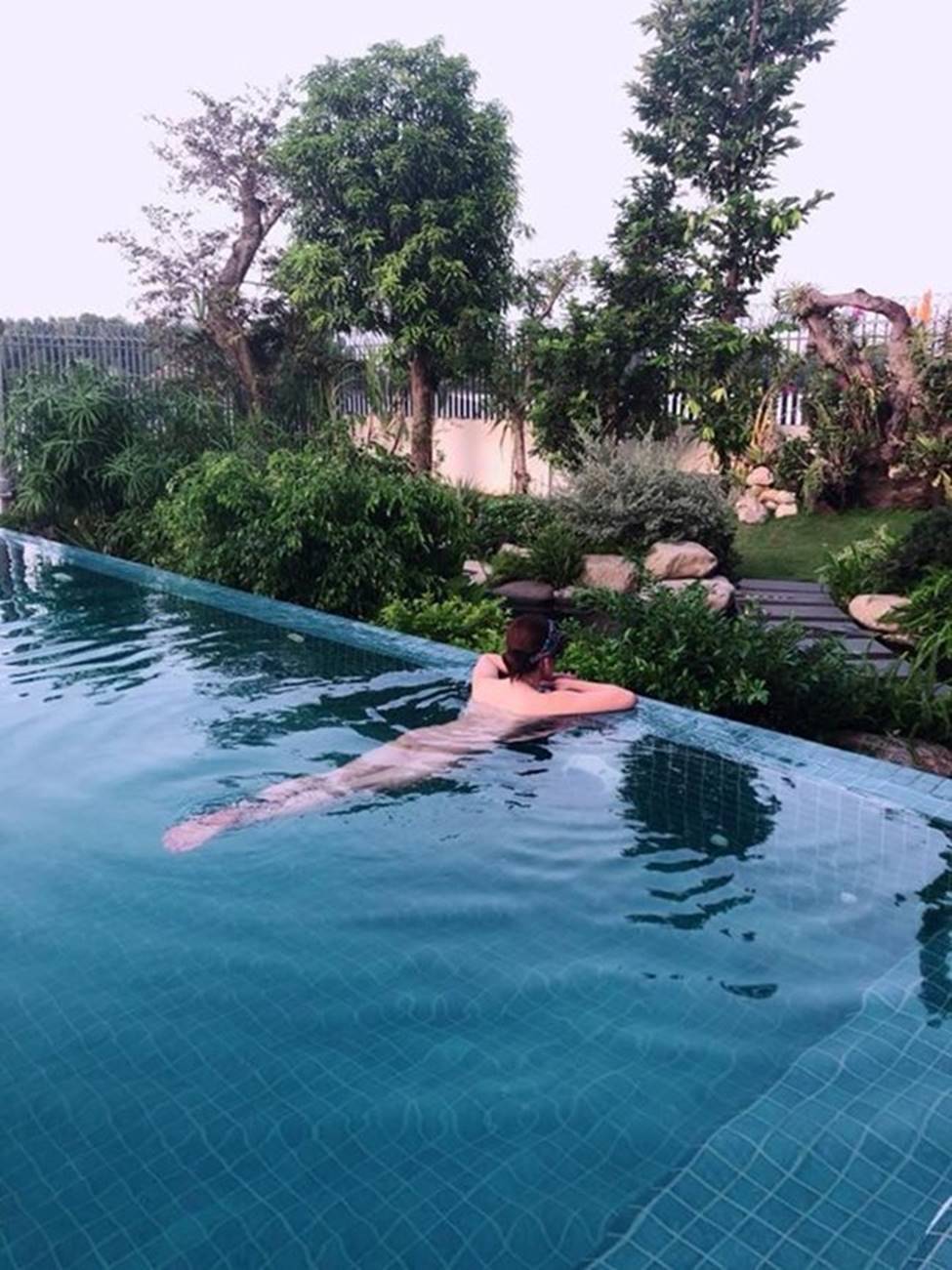 Hình nude xôn xao dư luận của hoa hậu tỷ phú, Võ Hoàng Yến và Thanh Hà-2