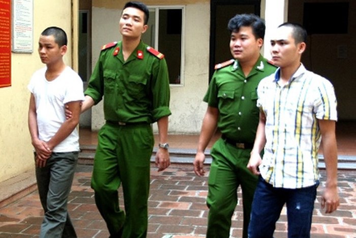 Những phi vụ trộm phá chấn song sắt vào nhà khua khoắng và chia chác trong đêm bị lật mặt-1