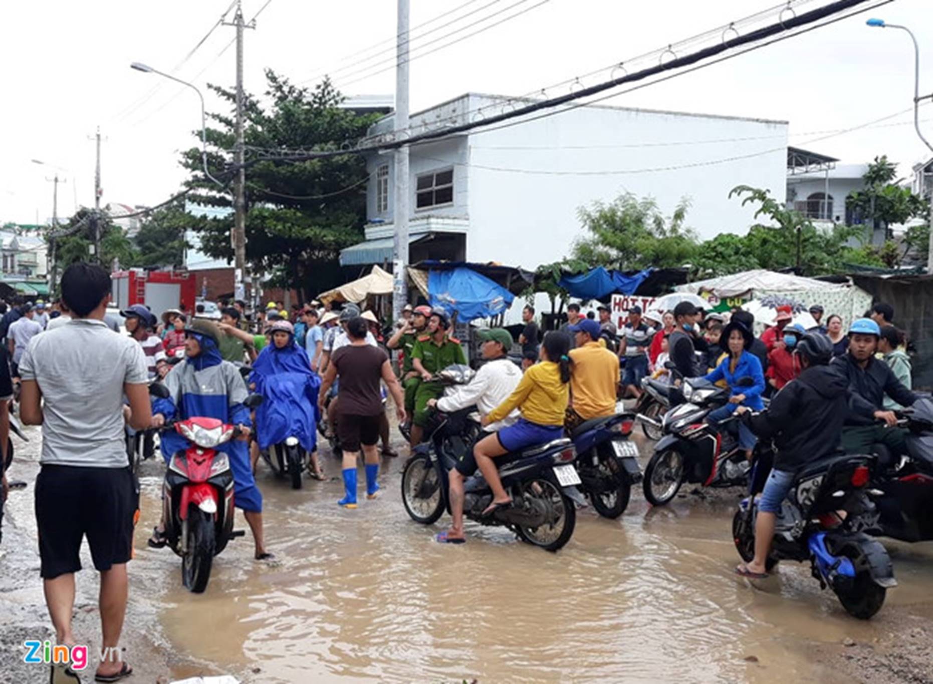 Mưa lũ, sạt lở ở Nha Trang khiến 12 người chết-1