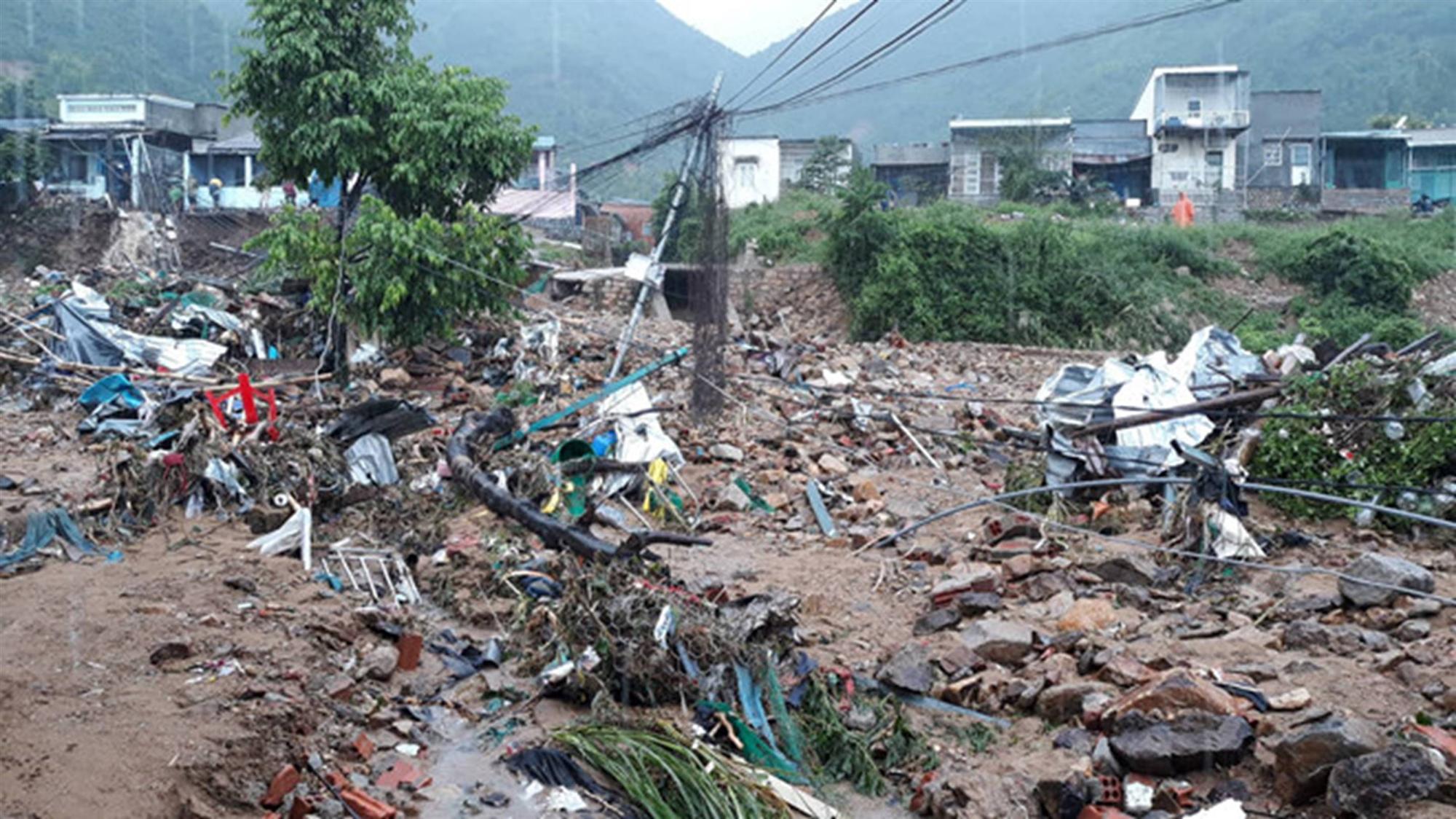 Mưa lũ, sạt lở ở Nha Trang khiến 12 người chết-2