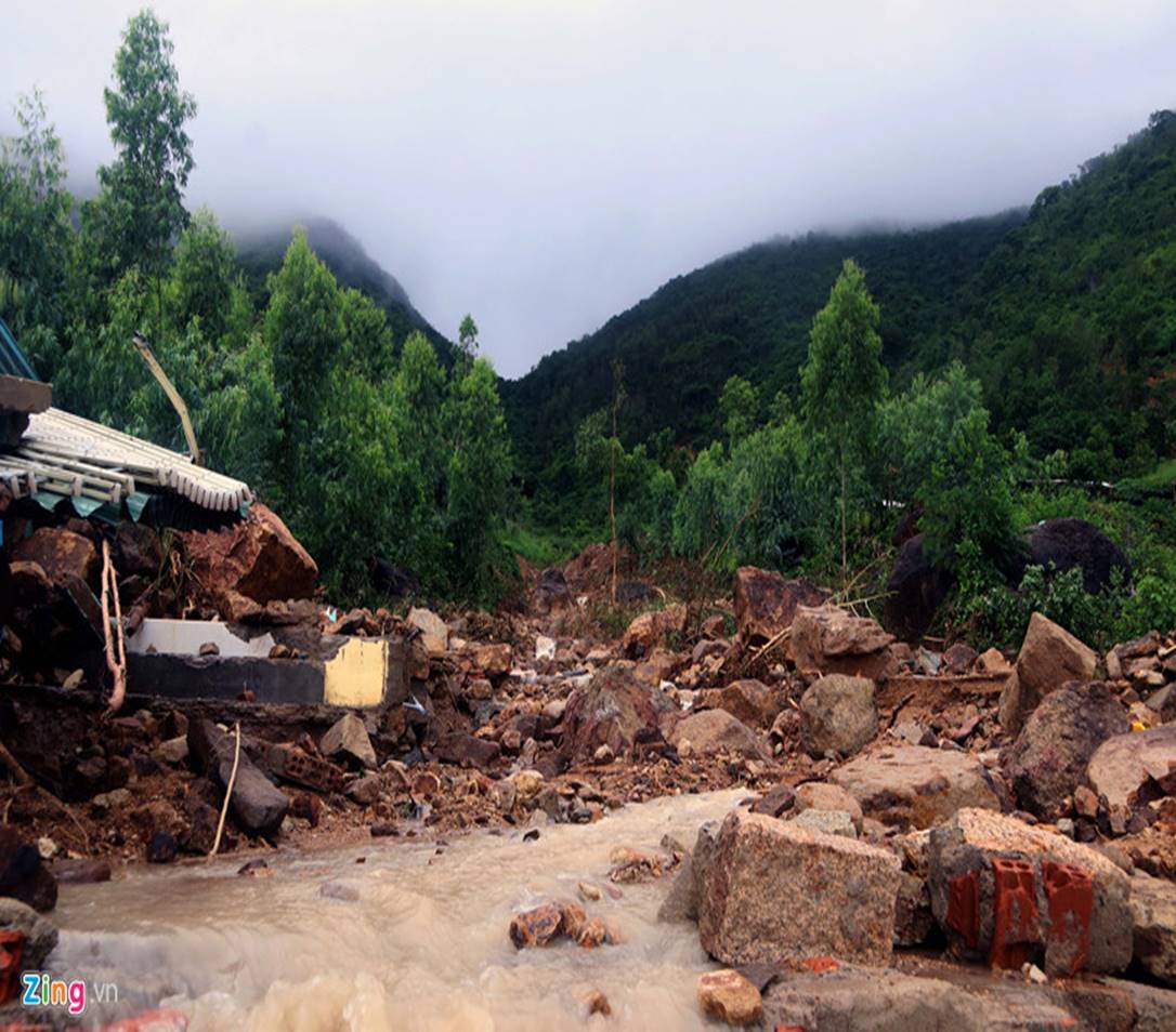 Hiện trường lũ cuốn, sạt lở làm 12 người tử vong ở Nha Trang-1