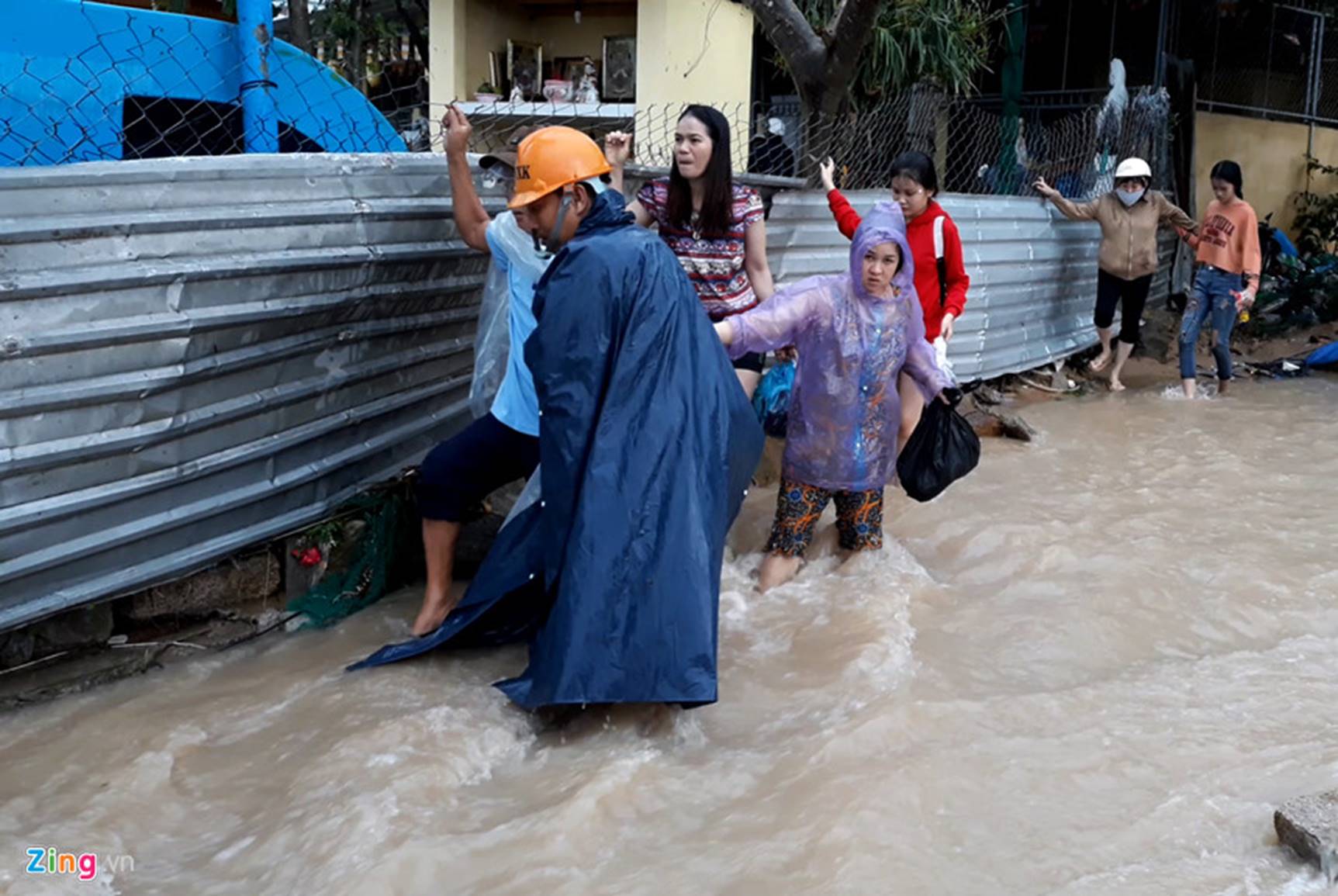 Hiện trường lũ cuốn, sạt lở làm 12 người tử vong ở Nha Trang-10