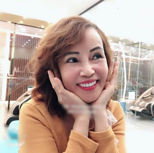 Hết làm răng rồi lại khoe tóc ngắn thời thượng, nhiều người thốt lên không thể nhận ra cô dâu 62 tuổi-3