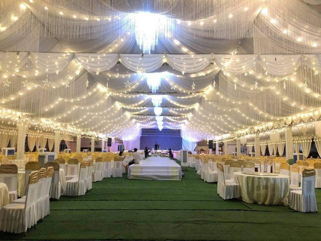 Xôn xao đám cưới khủng ở Cao Bằng: Trang trí 100% bằng hoa tươi, chỉ bắc rạp thôi đã ngốn 2,5 tỷ đồng-9