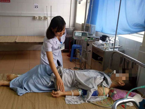 Bé trai 6 tuổi ở Hà Nội nguy kịch vì vòng dây nhựa mang đến lớp-2