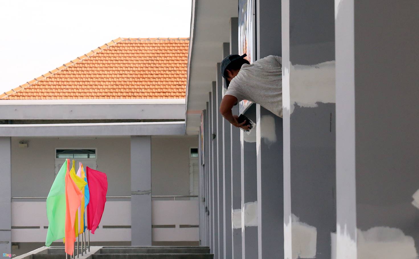 Nứt nẻ khắp nơi ở ngôi trường gần 30 tỷ mới bàn giao-13