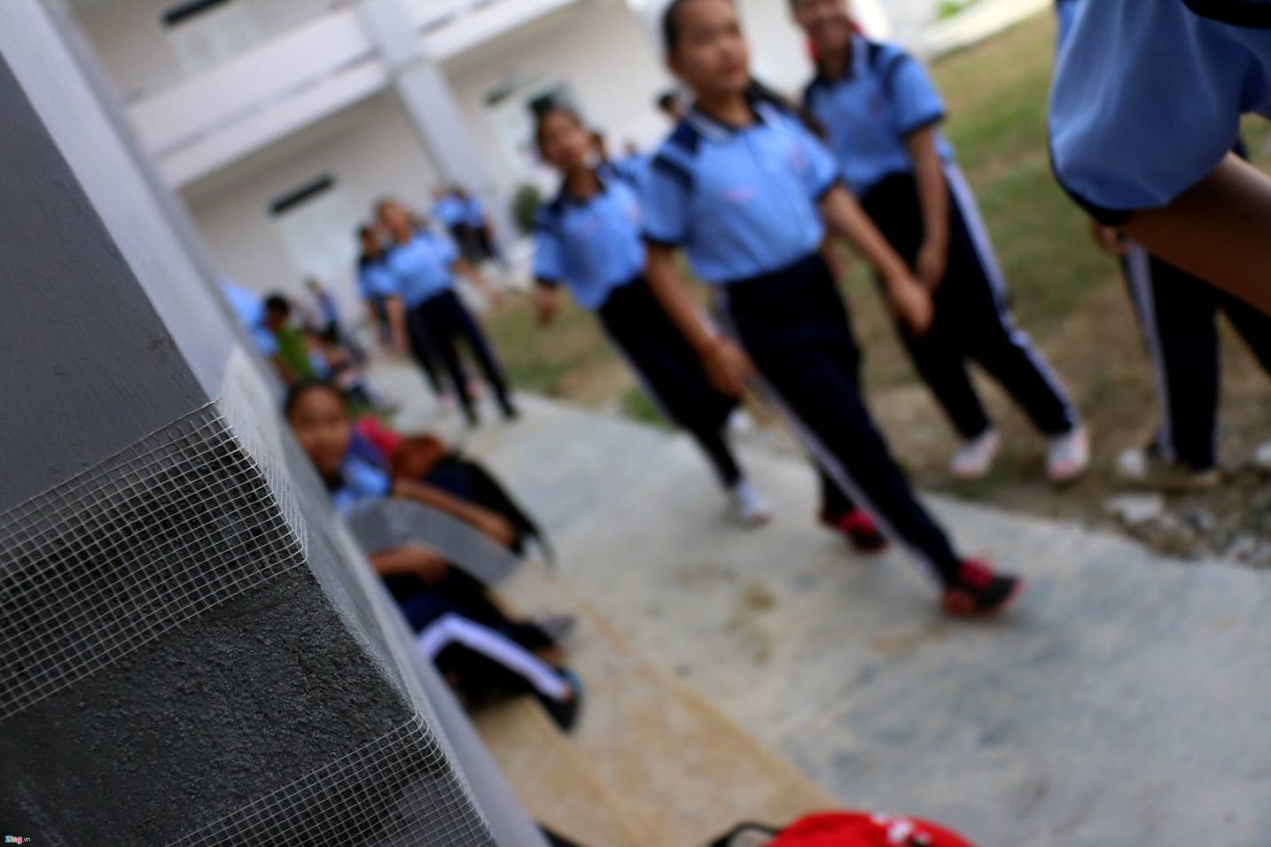 Nứt nẻ khắp nơi ở ngôi trường gần 30 tỷ mới bàn giao-14