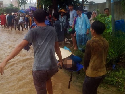 Sạt lở, sập nhà ở Nha Trang: Ít nhất 5 người chết, nhiều người bị thương