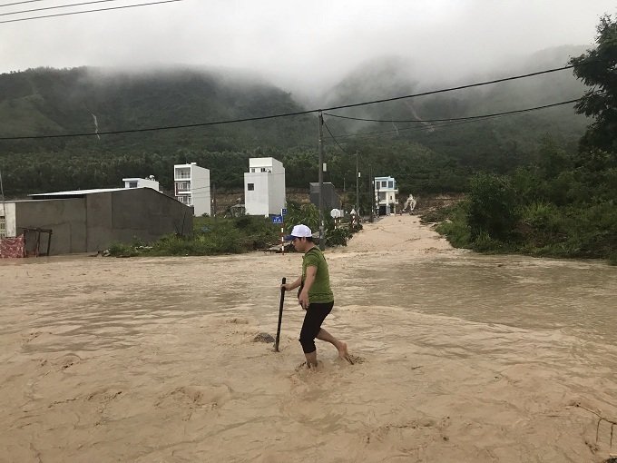 Khánh Hòa: Sạt lở, ngập lụt khắp nơi, đường vào sân bay tê liệt-20