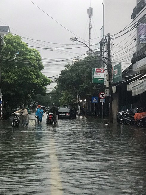 Khánh Hòa: Sạt lở, ngập lụt khắp nơi, đường vào sân bay tê liệt-14