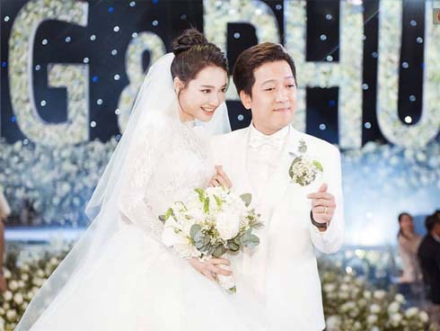 Lộ ảnh Nhã Phương vác bụng bầu vượt mặt khi sánh bước cùng ông xã Trường Giang-3