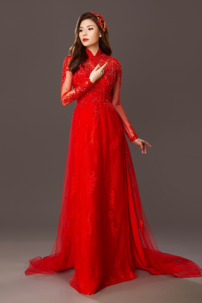 Vừa sinh con được 4 tháng, Thúy Diễm duyên dáng trong tà áo dài-1