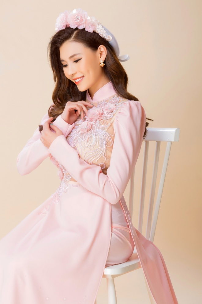 Vừa sinh con được 4 tháng, Thúy Diễm duyên dáng trong tà áo dài-12