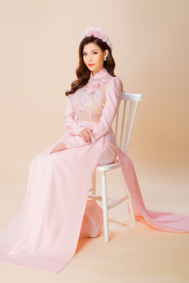 Vừa sinh con được 4 tháng, Thúy Diễm duyên dáng trong tà áo dài-13