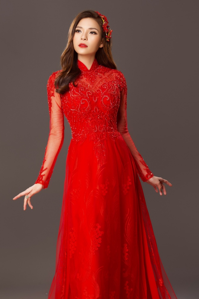 Vừa sinh con được 4 tháng, Thúy Diễm duyên dáng trong tà áo dài-2