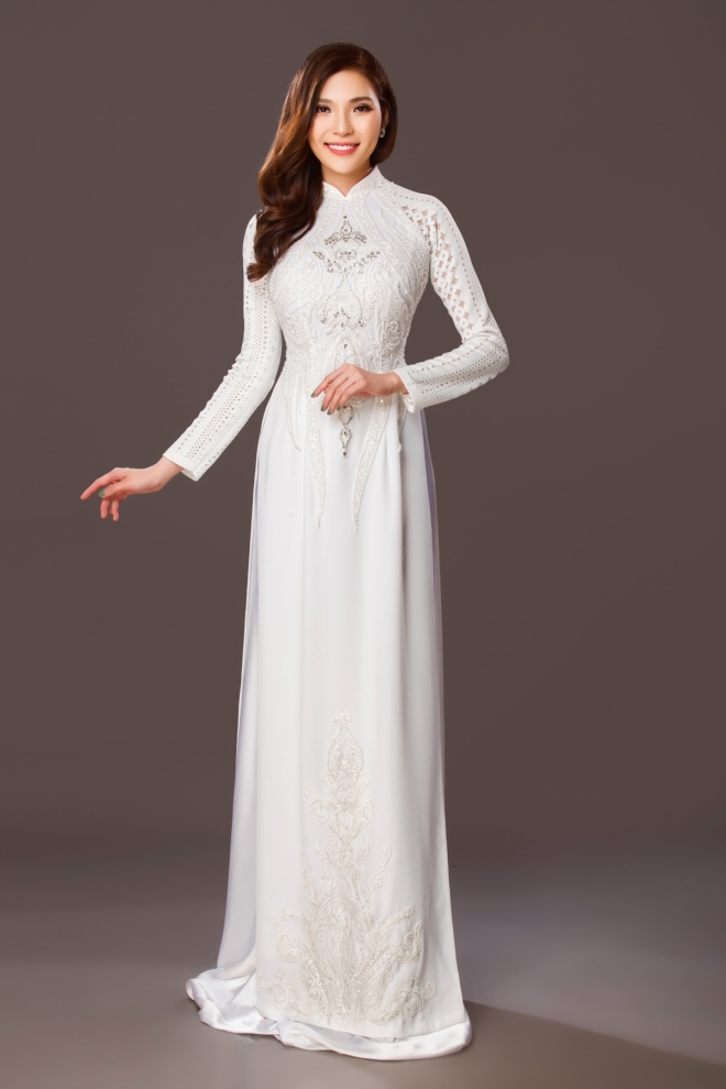 Vừa sinh con được 4 tháng, Thúy Diễm duyên dáng trong tà áo dài-4