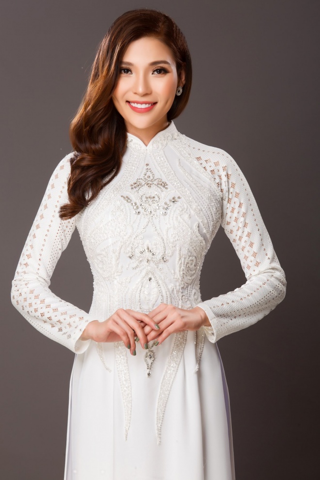 Vừa sinh con được 4 tháng, Thúy Diễm duyên dáng trong tà áo dài-7