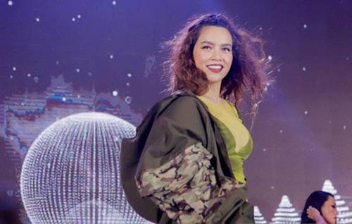 Biểu tượng thời trang như Hồ Ngọc Hà cũng có ngày mặc xấu không khác gì thảm hoạ-1