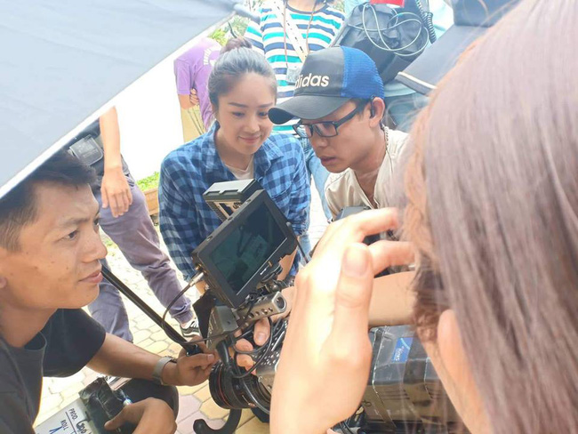 Gạo nếp gạo tẻ: Sau khi ra tù, Hân Hoa hậu vừa sến súa vừa lỗi mốt đến mức này sao?-8