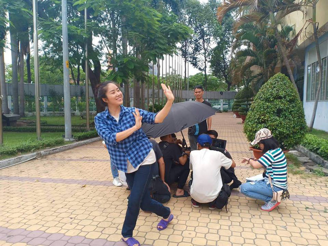 Gạo nếp gạo tẻ: Sau khi ra tù, Hân Hoa hậu vừa sến súa vừa lỗi mốt đến mức này sao?-9