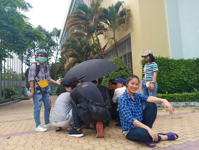 Gạo nếp gạo tẻ: Sau khi ra tù, Hân Hoa hậu vừa sến súa vừa lỗi mốt đến mức này sao?-5