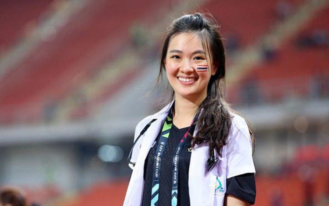 Nhiều CĐV xin được chấn thương vì bóng hồng của ĐT Thái Lan quá xinh đẹp-1