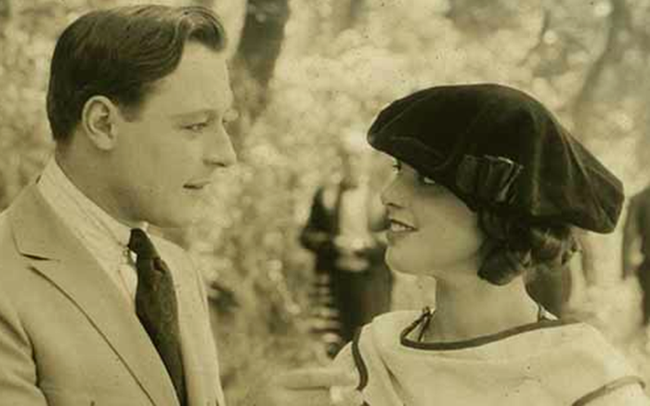 Cái chết bí ẩn của nữ diễn viên xinh đẹp khiến danh hài nổi tiếng điêu đứng, hé lộ bí mật đen tối ở Hollywood-7