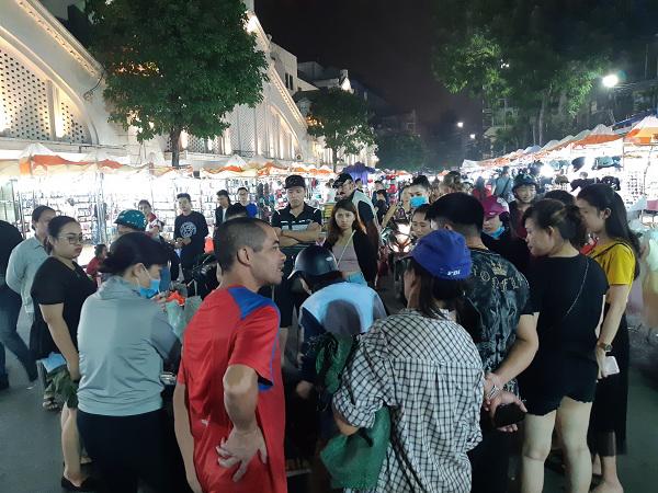 Bé 1 tháng tuổi ngủ vỉa hè chưa một lần được bú mẹ, 7 ngày tuổi đã phải lang thang-5