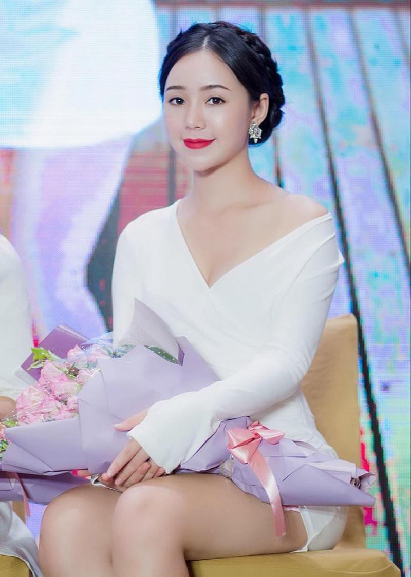 Trút bỏ sự quê mùa trên phim ảnh, em gái Lan cave trở thành cô gái cực sexy đốt mắt-12