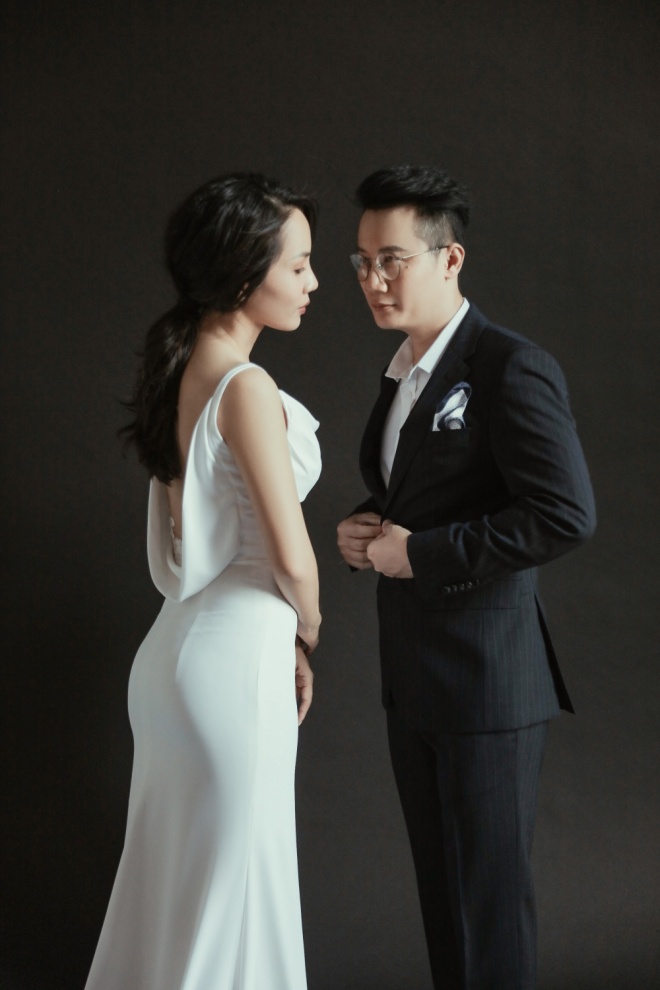 Vợ chồng Hoàng Bách hạnh phúc như thuở mới yêu trong bộ ảnh kỷ niệm 12 năm ngày cưới-3