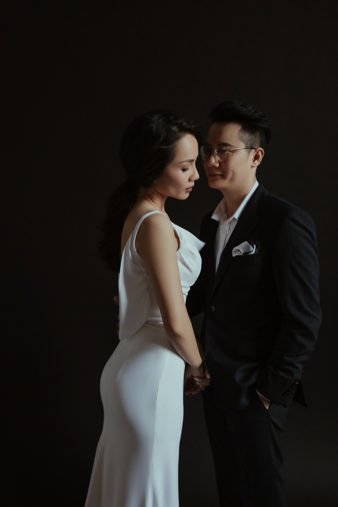 Vợ chồng Hoàng Bách hạnh phúc như thuở mới yêu trong bộ ảnh kỷ niệm 12 năm ngày cưới-4