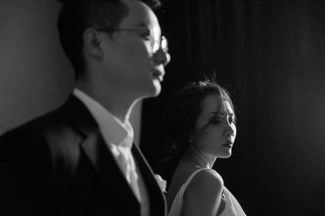 Vợ chồng Hoàng Bách hạnh phúc như thuở mới yêu trong bộ ảnh kỷ niệm 12 năm ngày cưới-6