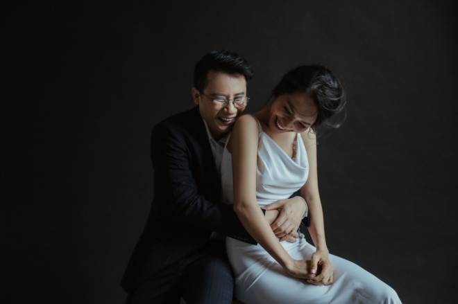 Vợ chồng Hoàng Bách hạnh phúc như thuở mới yêu trong bộ ảnh kỷ niệm 12 năm ngày cưới-7