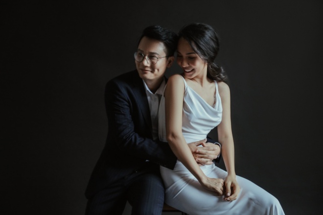 Vợ chồng Hoàng Bách hạnh phúc như thuở mới yêu trong bộ ảnh kỷ niệm 12 năm ngày cưới-9