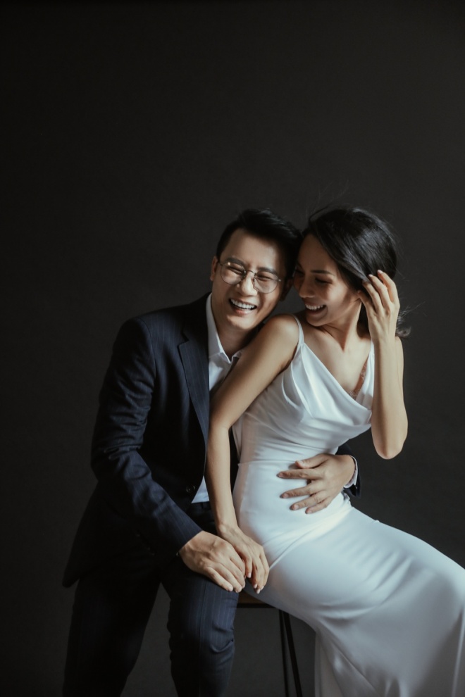 Vợ chồng Hoàng Bách hạnh phúc như thuở mới yêu trong bộ ảnh kỷ niệm 12 năm ngày cưới-10