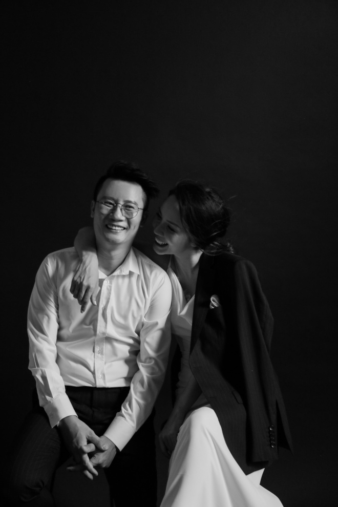 Vợ chồng Hoàng Bách hạnh phúc như thuở mới yêu trong bộ ảnh kỷ niệm 12 năm ngày cưới-11