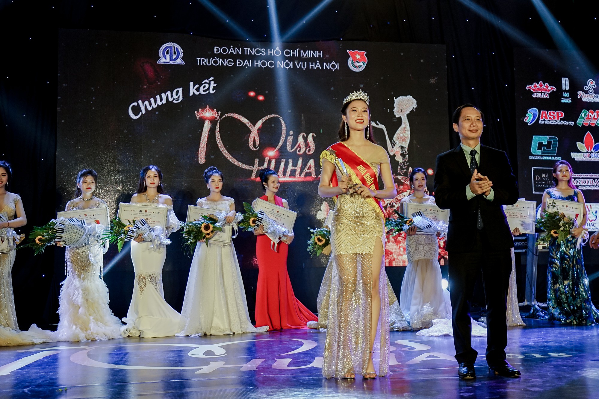 Đã tìm ra cô gái xinh đẹp nhất trường Đại học Nội vụ năm 2018-1